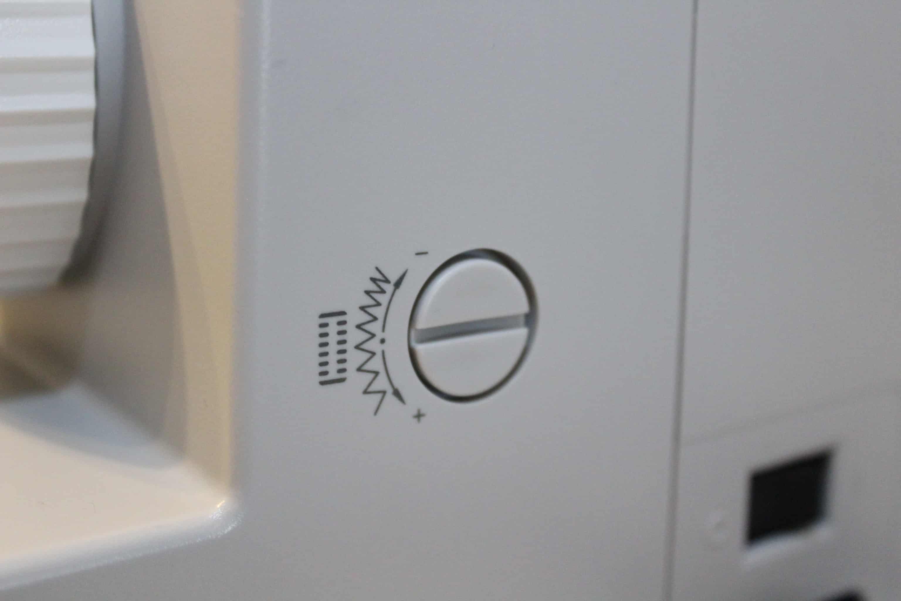 Singer 4423 Review (Pros, Cons, & Comparisons)