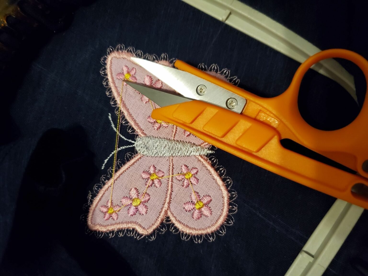 How To Trim Jump Stitches & Remove Them Easily