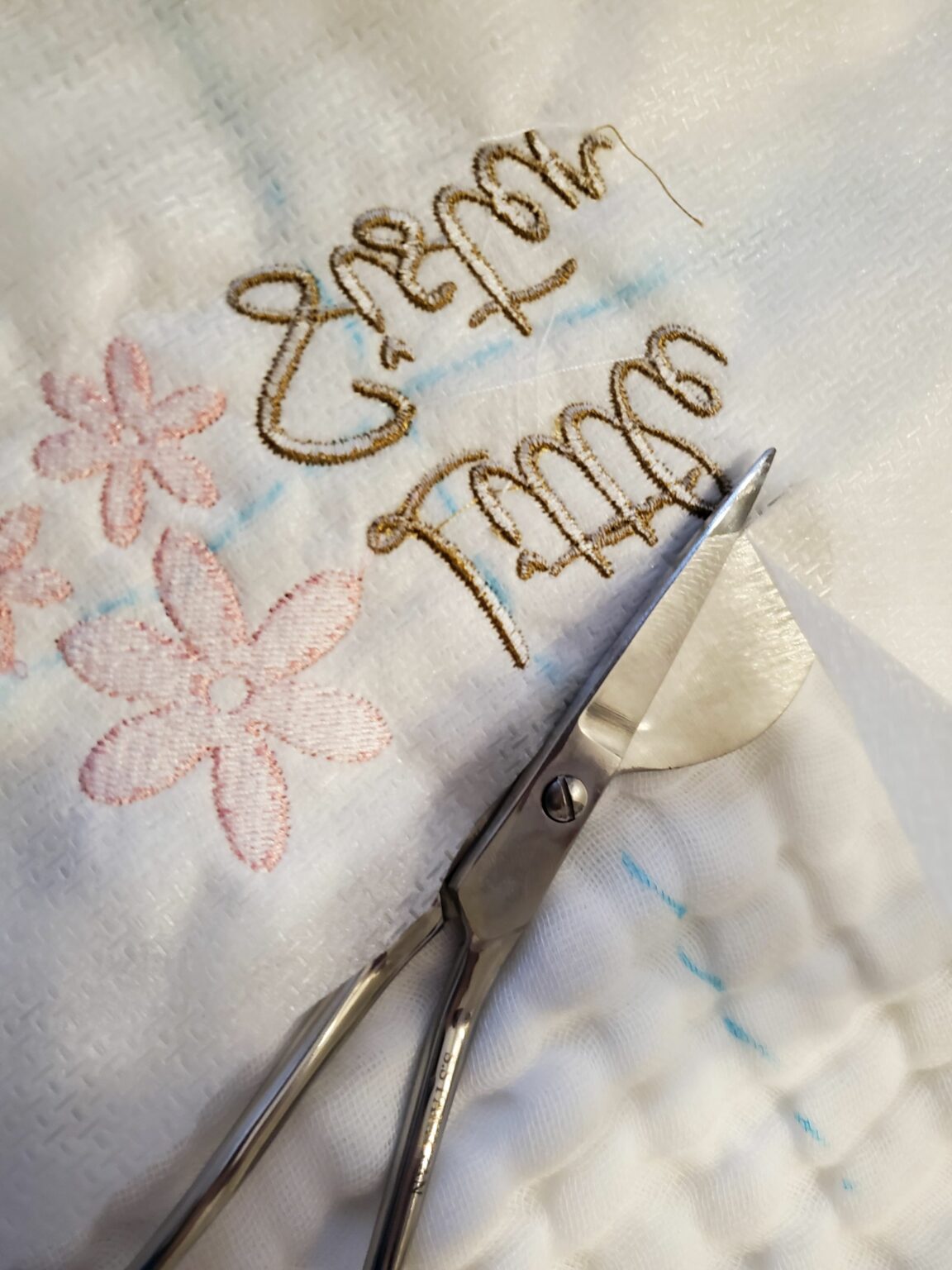 5 Best Machine Embroidery Scissors (Types Explained!)