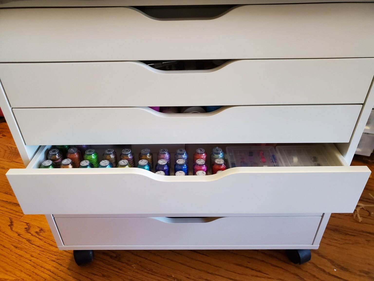 7 Nifty Sewing & Machine Embroidery Thread Storage Ideas