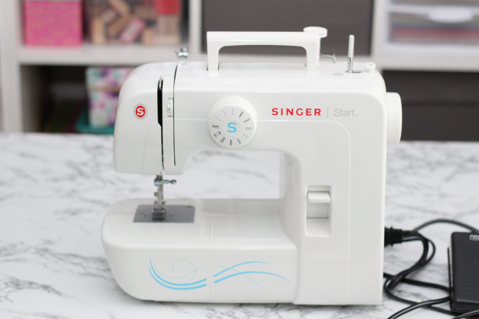 How To Choose A Sewing Machine (Beginner's Guide)