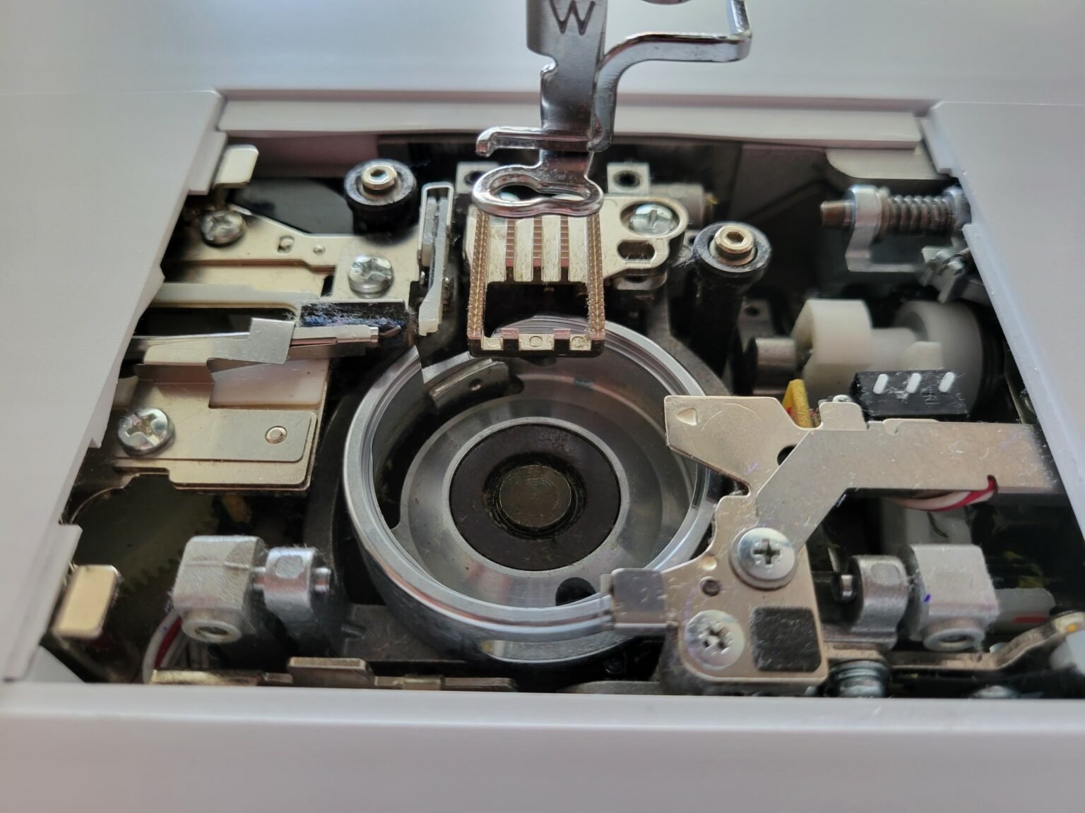 10 Reasons Your Sewing Machine Needle Keeps Breaking